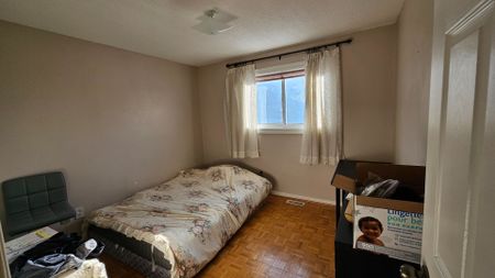 For Lease - 121 Badessa Circle, Vaughan, Ontario - Photo 4