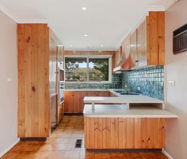 Charming 3-Bedroom Home Opposite Benedikt Reserve - 6 MONTH LEASE ONLY - Photo 1