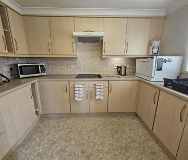 2 bedroom retirement property to rent - Photo 5