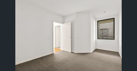 Spacious, secure & perfectly positioned in the heart of Preston - Photo 3
