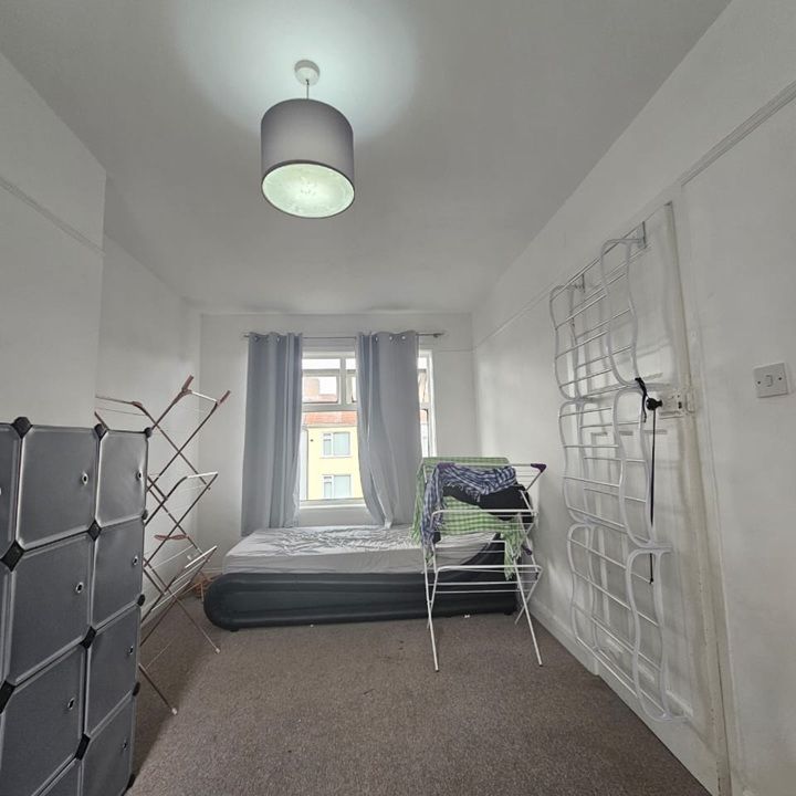 1 Bed Semi-Detached House, Guernsey Avenue, BS4 - Photo 1