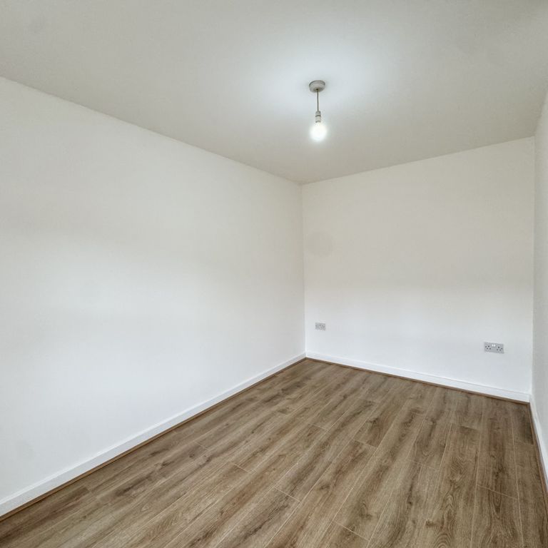 1 Bedroom Flat - Photo 1