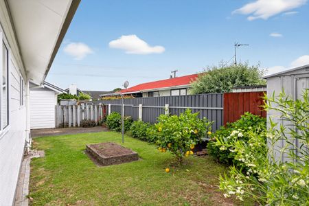 Easy Living in Riverdale For Rent! - Photo 2