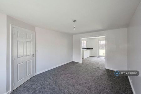 4 bedroom detached house to rent - Photo 4