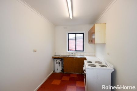 1-Bedroom Flat near Heart of Springvale! - Photo 2