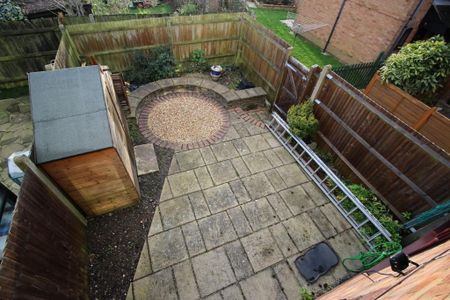 2 bedroom end of terrace house to rent - Photo 5