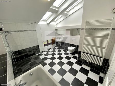 Wohnen in Gera schönster Villa! Exklusive 2 Raum Wohnung mit Fußbodenheizung und Aufzug / DG links - Photo 5