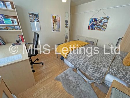 4 Bedroom Semi-Detached House for rent in Buckingham Avenue - Photo 5