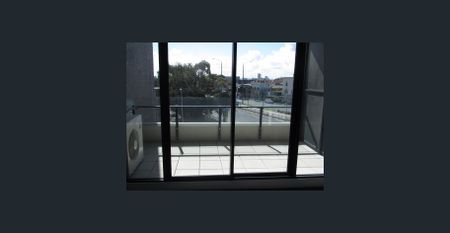 Light & Spacious 1 Bedroom in Prime Location - Photo 2