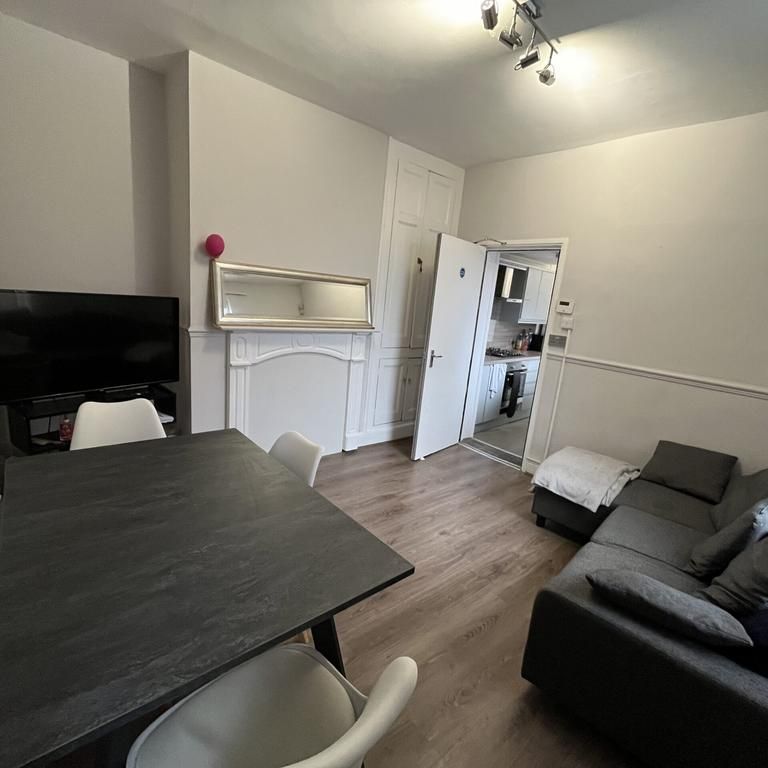 3 bedroom end of terrace house to rent - Photo 1