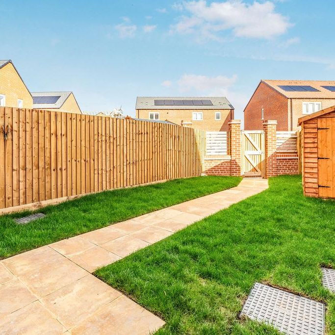 3 bedroom semi-detached house to rent - Photo 1