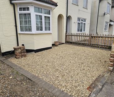 3 bedroom semi-detached house to rent - Photo 2