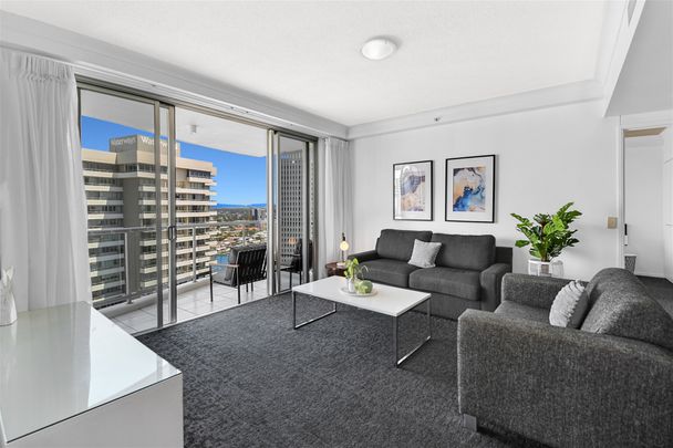 Available 2 - 8 weeks Only, Fully Furnished, Bills Included - Photo 1