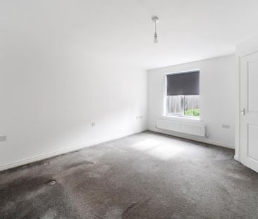 3 bedroom end of terrace house to rent - Photo 3