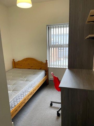 8 bedroom house share to rent - Photo 4