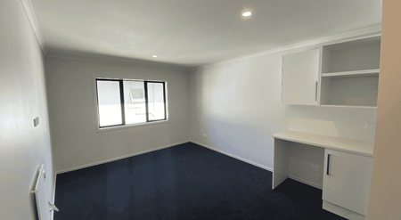 Studio Room in top Hamilton East Location - Photo 5