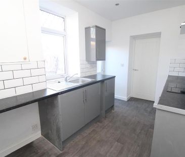 3 bedroom end of terrace house to rent - Photo 5