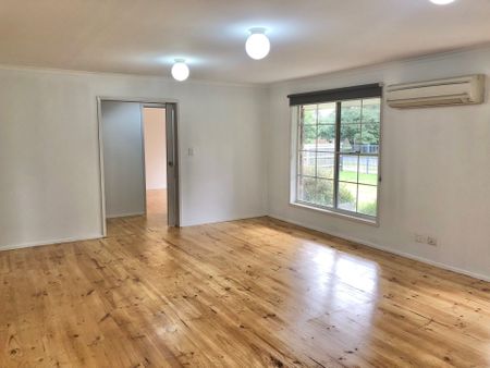SPACIOUS & CONVENIENT! GREAT LOCATION. - Photo 4