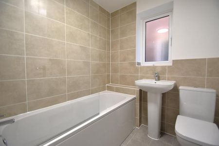 3 bedroom semi-detached house to rent - Photo 4