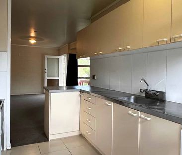 Sunny Morningside Flat - Photo 3