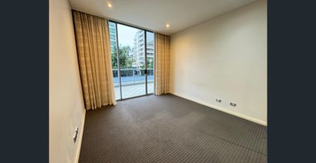 Stylish Apartment Featuring Balcony & AIR CONDITIONING - Photo 4