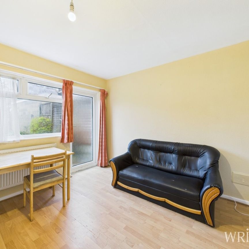 4 bedroom End Terraced House - Travellers Lane, Hatfield - Photo 1