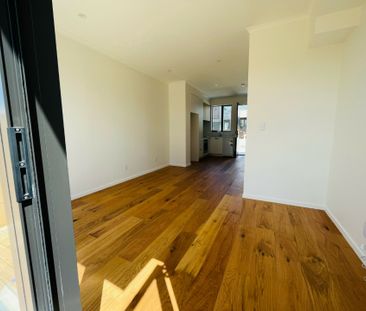 2 Bedroom - 1 Bathroom - Offstreet Parking - Photo 2