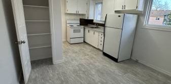 Spacious 3 Bedroom Apartment - Photo 2