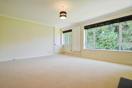 2 bedroom maisonette to rent - Photo 2