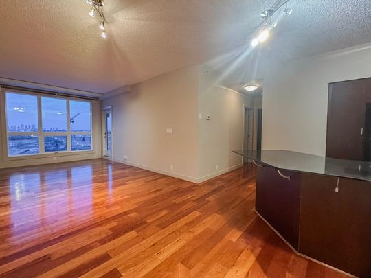 Haysboro Condo With In Suite Laundry | Underground Parking | All Utilities Included - Photo 1