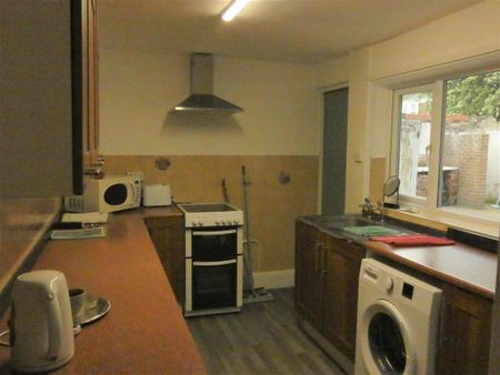 2 bedroom apartment to rent - Photo 5