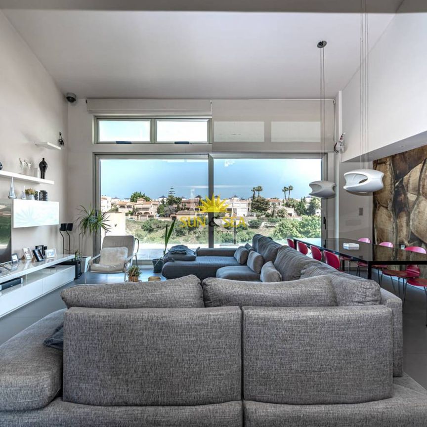 Long term rental, Luxury house with 5 bedrooms in Los Balcones - Los Altos del Edén, Torrevieja Alicante. - Photo 1