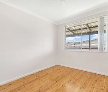 Beautiful Three Bedroom Home! - Photo 3