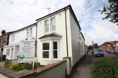 1 bedroom in a house share to rent - Photo 2