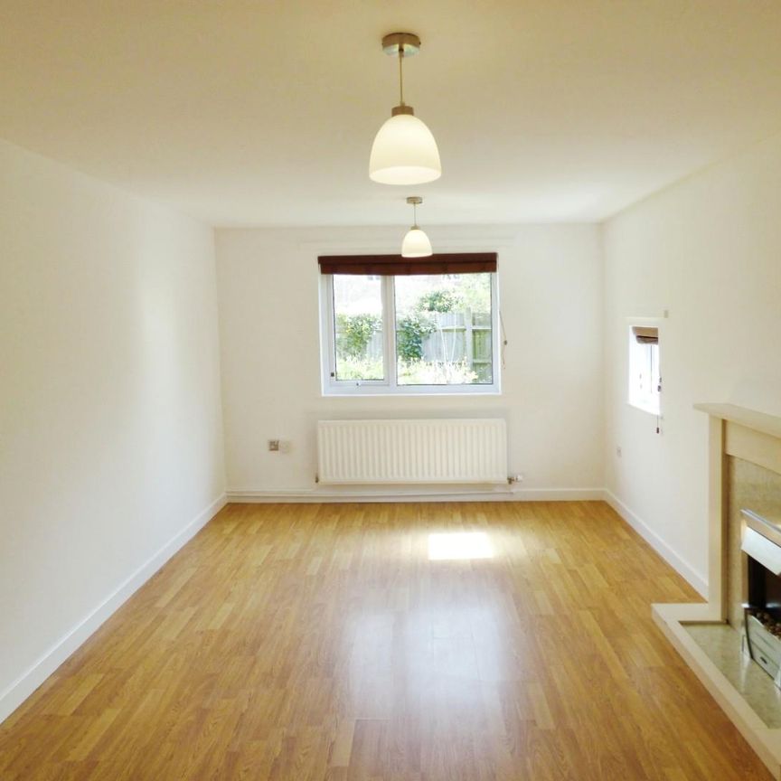 Carew Close, Stratford-upon-Avon - Photo 1