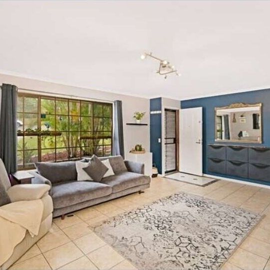 Camira - Photo 1