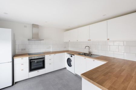 3 bedroom flat to rent - Photo 5