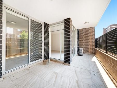 COURTYARD ONE BEDROOM APARTMENT IN THE HEART OF ROSEHILL! - Photo 4