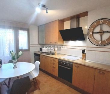 2 Bedroom Apartment For Rent in Estepona, Málaga - Photo 4