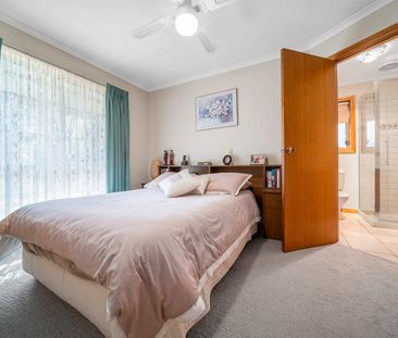 Neat Three Bedroom Home in Kangaroo Flat - Photo 4