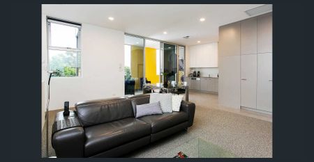 Modern Apartment in Prime Parkside Location - Photo 4