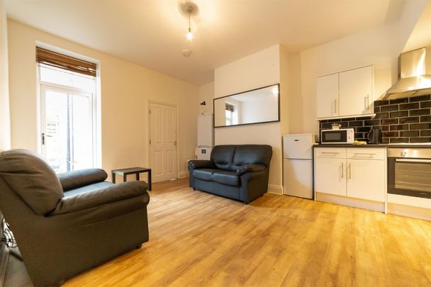 3 bed flat to rent in Greystoke Avenue, Newcastle Upon Tyne, NE2 - Photo 1