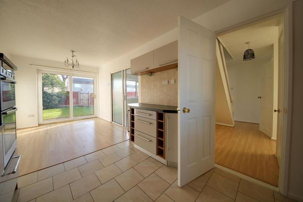 3 bedroom end of terrace house to rent - Photo 1