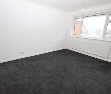 2 bedroom Maisonette to let - Photo 4