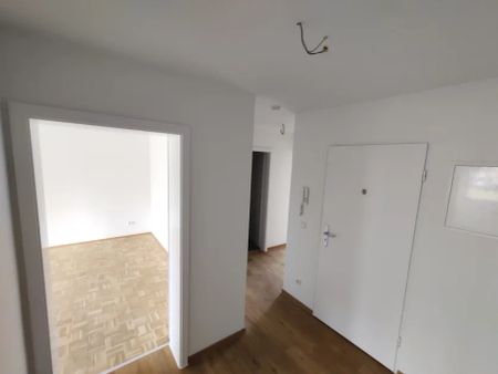 Erstbezug nach Sanierung -Großzügige Wohnung mit Balkon - Foto 2