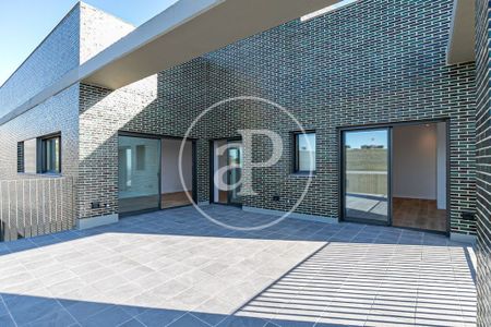 Luxury penthouse for rent in Esplugues de Llobregat, Catalonia - Photo 4