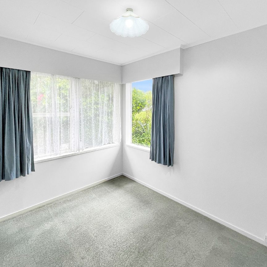 WELL PRESENTED IN KELSON - Photo 1