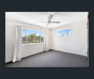 32 Ashmole Rd, Redcliffe, Qld 4020 - Photo 2