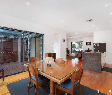 Stylish Family Living in a Prime Spotswood Location - Photo 3