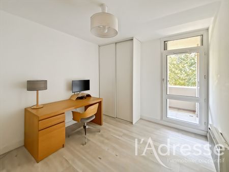 Location appartement 4 pièces, 82.00m², Marseille 08 - Photo 4